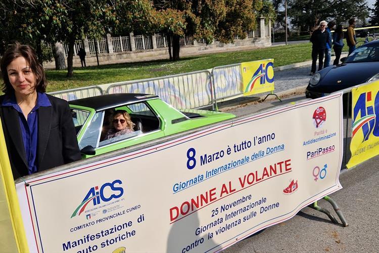 DONNE AL VOLANTE